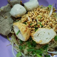 เมนูของร้าน ก๋วยเตี๋ยวลูกชิ้นปลาเจ๊ปุ๊ย ห้าแยกพลับพลาชัย (ลูกชิ้นปลา ทำเอง) #VALUE!