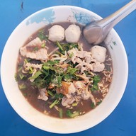 เมนูของร้าน ก๋วยเตี๋ยวโกเด้งโฮเด้ง ก่อนถึง ปตท.เจ้าสัว