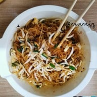 แมนโร่ผัดหมี่โคราชเจ้าเก่าดั้งเดิมหน้าวัดสระแก้ว