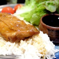 ข้าวไก่อบซอสเสาวรส