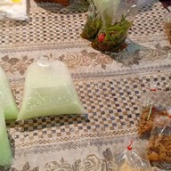 ข้าวต้มใบเตย ตลาดใหม่นาเกลือ