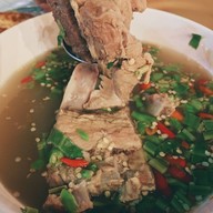 เมนูของร้าน เล้งเลียบด่วน กะเพราถาด (ตลาดเลียบด่วน)