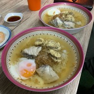 คุณอ๋า ข้าวต้มแห้ง ข้าวต้มปลา โชคชัย4 ซอย 90
