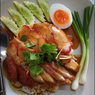 หมูแดงแสงทอง (สุทธิสาร) สนามบินน้ำ