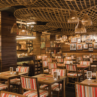 บรรยากาศ Red Chopsticks, Central Patong