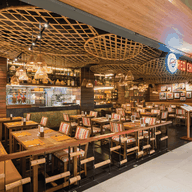 หน้าร้าน Red Chopsticks, Central Patong