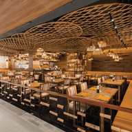 หน้าร้าน Red Chopsticks, Central Patong