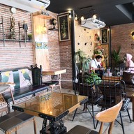 Cream Cafe’ (น้องครีมคาร์แคร์)