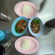 เมนูของร้าน ขาหมูเจริญแสงสีลม สีลม