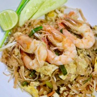 ผัดไทยกุ้งสด ไทยอาคาร