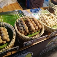 ลูกชิ้นปิ้งนายตรี