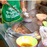 ผัดไทยกุ้งสด ไทยอาคาร