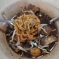 เมนูของร้าน ก๋วยจั๊บดำเนินสะดวก Food Legends by MBK