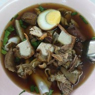 ก๋วยจั๊บน้ำข้น ข้าวหมูกรอบ ข้าวหมูแดง ตลาดจอมทอง