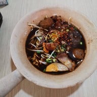 เมนูของร้าน ก๋วยจั๊บดำเนินสะดวก Food Legends by MBK