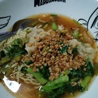 ราชาบะหมี่ เกี๊ยวปูหมูแดงอบน้ำผึ้ง