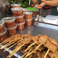 หมูปิ้งจิ้มแจ่ว ( ข้างปั้ม )