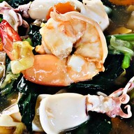 เมนูของร้าน ก๋วยเตี๋ยวปลาสุกี้ทะเล ปราณบุรี