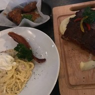 Mellow Restaurant & Bar The Crystal
