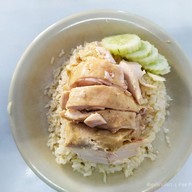 ข้าวมันไก่ประตูชัย