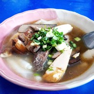 เมนูของร้าน ก๋วยจั๊บหน้าวัดมหาธาตุ