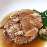 ราดหน้า 18 ร้าน 18 ล้าน