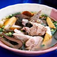 เมนูของร้าน ก๋วยจั๊บหน้าวัดมหาธาตุ