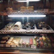 Mac-Chiato House Cake Box