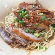 ยุ้ยโภชนา
