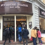 หน้าร้าน Patisserie Valerie Manchester