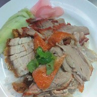 บะหมี่เป็ดย่าง ข้าวหมูแดง บางจาก สาขาตลาดบางจาก สุขุมวิทซอย 95
