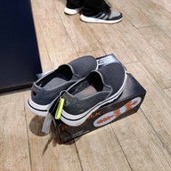 บรรยากาศ Skechers Shinsaibashi