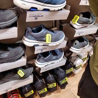 บรรยากาศ Skechers Shinsaibashi