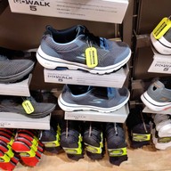 บรรยากาศ Skechers Shinsaibashi