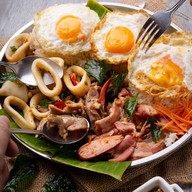 กะเพราใส้แตก  By พี่ปัตย์