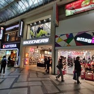บรรยากาศ Skechers Shinsaibashi