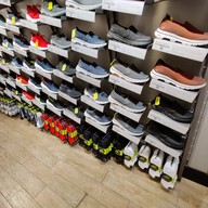 บรรยากาศ Skechers Shinsaibashi