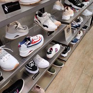 บรรยากาศ Skechers Shinsaibashi