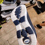 บรรยากาศ Skechers Shinsaibashi