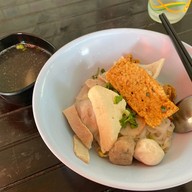 เมนูของร้าน เว้งกาแฟ 2498 ก๋วยเตี๋ยวแคระ