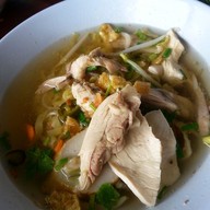 เมนูของร้าน ก๋วยเตี๋ยวเรือสมยศ