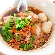 ก๋วยเตี๋ยวหมูแม่เมาะ