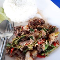 ลุงหนวดอาหารตามสั่งไม่ธรรมดา