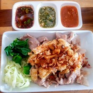 ก๋วยเตี๋ยวหมูแม่เมาะ