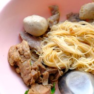 เมนูของร้าน นพรัตน์ ก๋วยเตี๋ยวเนื้อ