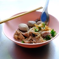 เมนูของร้าน นพรัตน์ ก๋วยเตี๋ยวเนื้อ