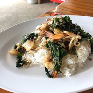 เมนูของร้าน ร้านราดหน้ากระเพราะปลาหม้อดิน กม.1 สัตหีบ