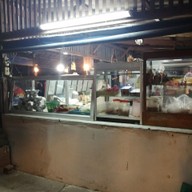 หน้าร้าน ร้านข้าวแกงเมืองกาญจน์​ (ตรงข้าม​ ม.เกษตร​ กำแพงแสน)​