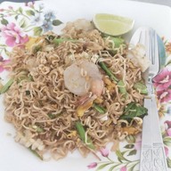 นิรันดร์มาม่าผัด เจ้าเก่า (รร.เรยีนา) เชียงใหม่แลนด์