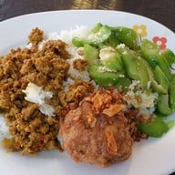 เมนูของร้าน ร้านจันทร์เจ้า ข้าวแกง ตามสั่ง เตี๋ยว ตำ ยำ